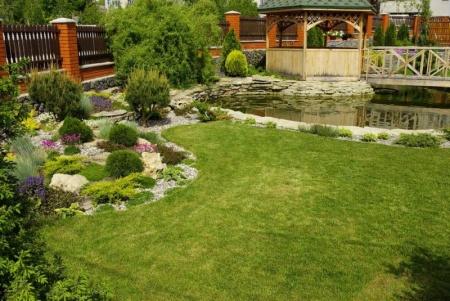 Entretien de jardin &agrave; R&eacute;ch&eacute;sy, de la tonte &agrave; l'&eacute;lagage par des experts